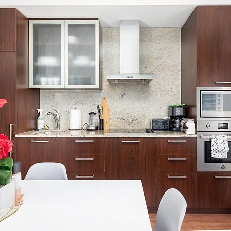 Downtown Toronto Condo Near Cn Tower, Scotiabank Arena, Rogers Centre, Union Station Esterno foto