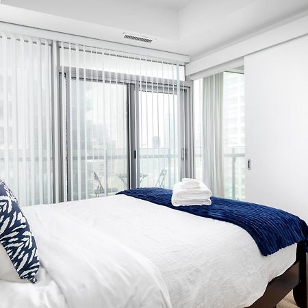 Downtown Toronto Condo Near Cn Tower, Scotiabank Arena, Rogers Centre, Union Station Esterno foto