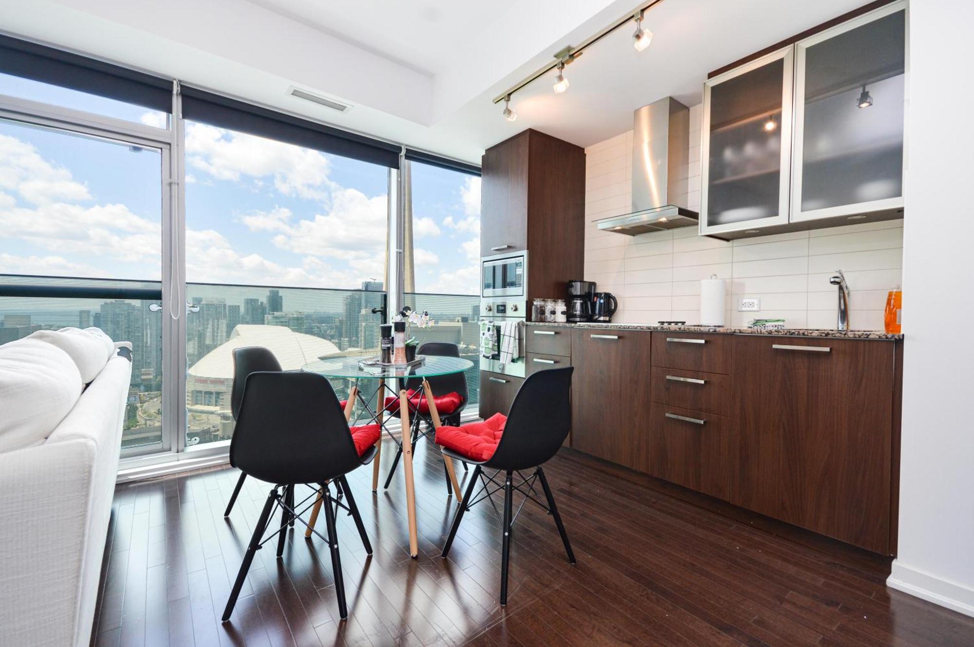Downtown Toronto Condo Near Cn Tower, Scotiabank Arena, Rogers Centre, Union Station Esterno foto
