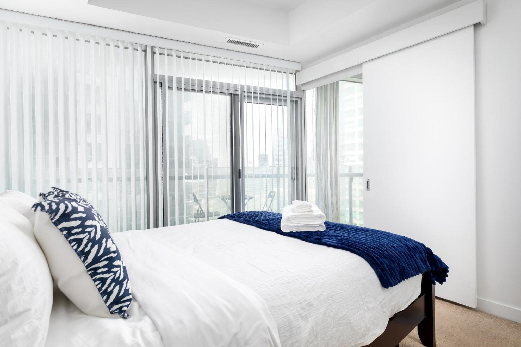 Downtown Toronto Condo Near Cn Tower, Scotiabank Arena, Rogers Centre, Union Station Esterno foto