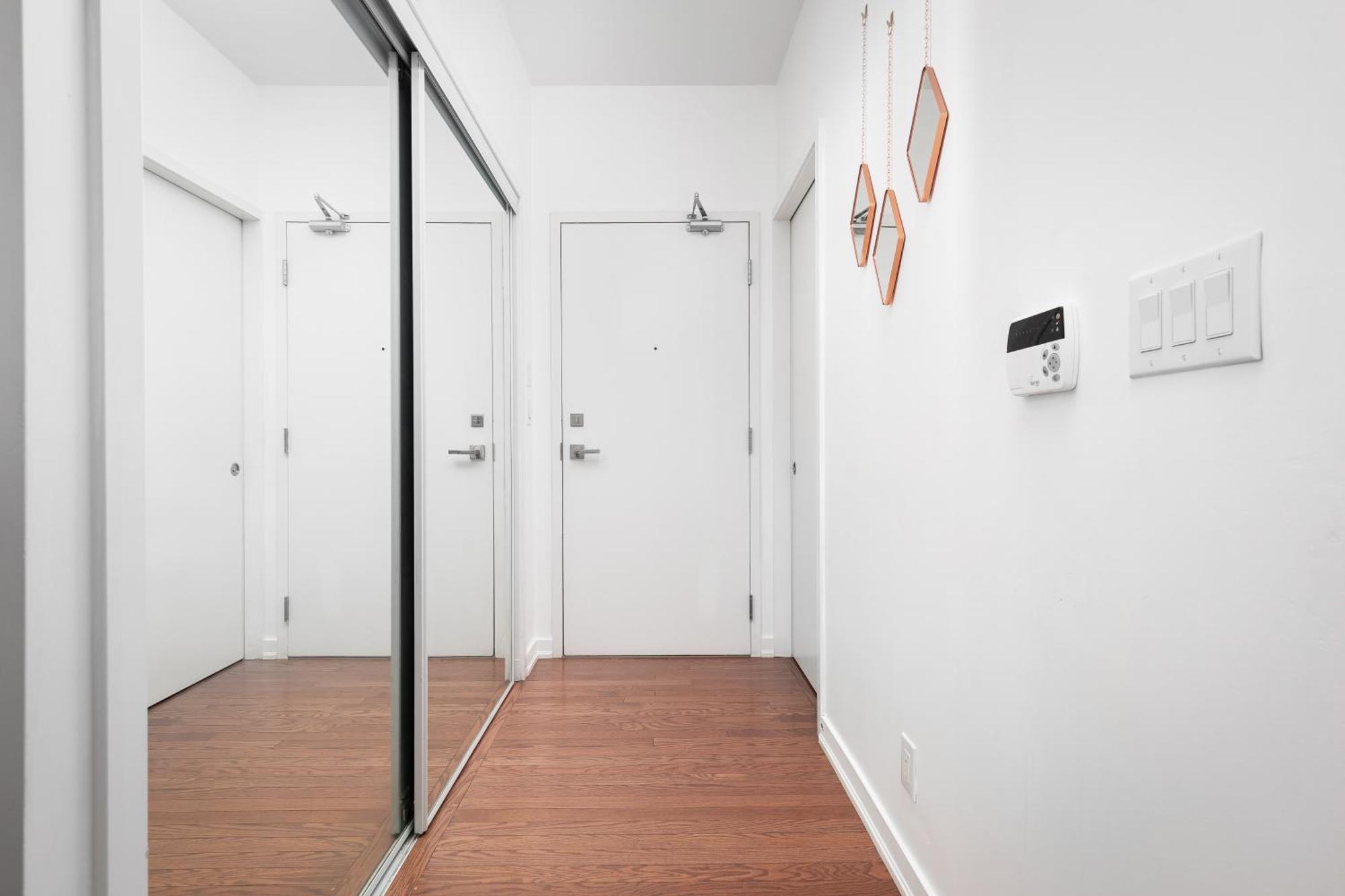 Downtown Toronto Condo Near Cn Tower, Scotiabank Arena, Rogers Centre, Union Station Esterno foto