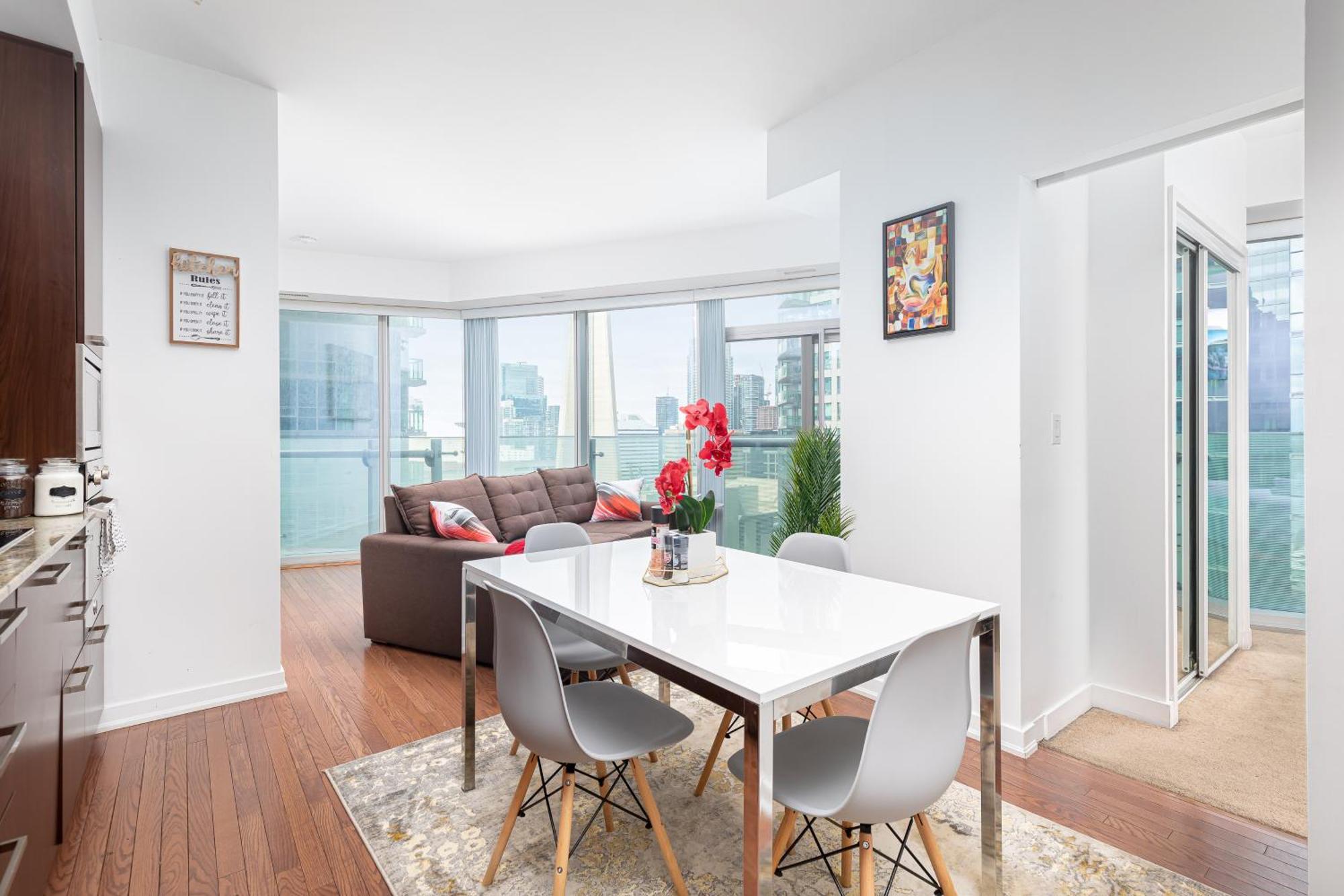 Downtown Toronto Condo Near Cn Tower, Scotiabank Arena, Rogers Centre, Union Station Esterno foto