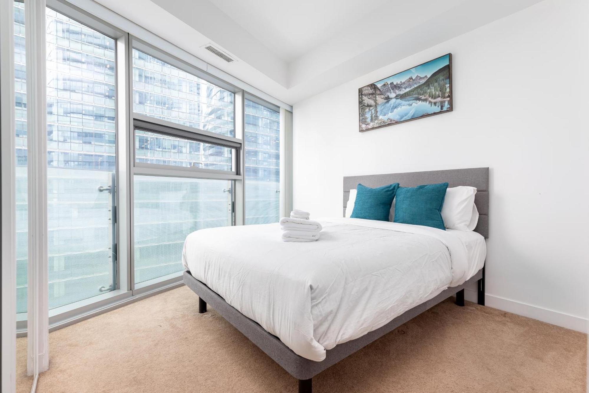 Downtown Toronto Condo Near Cn Tower, Scotiabank Arena, Rogers Centre, Union Station Esterno foto